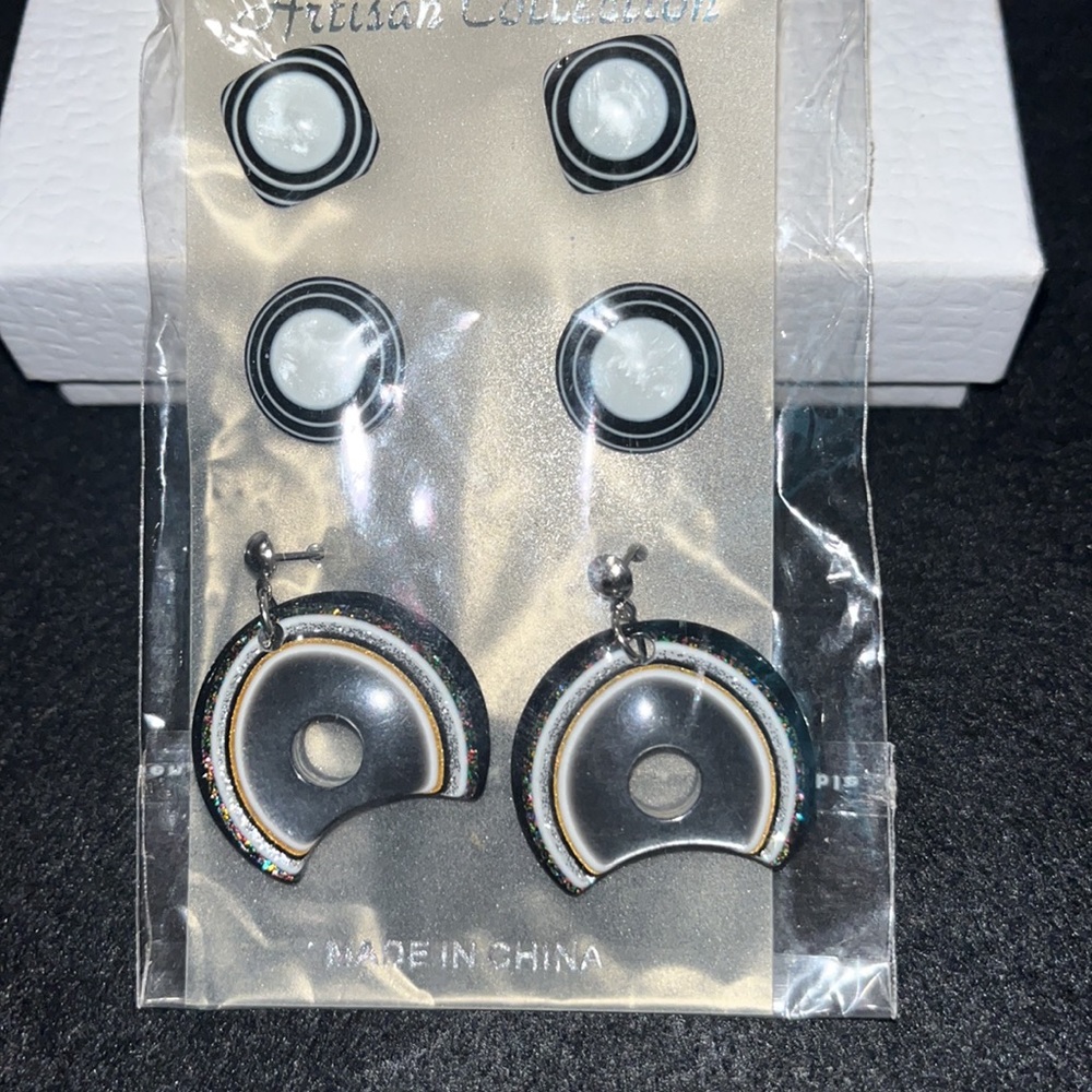 Earring Set - Picture 5 of 6